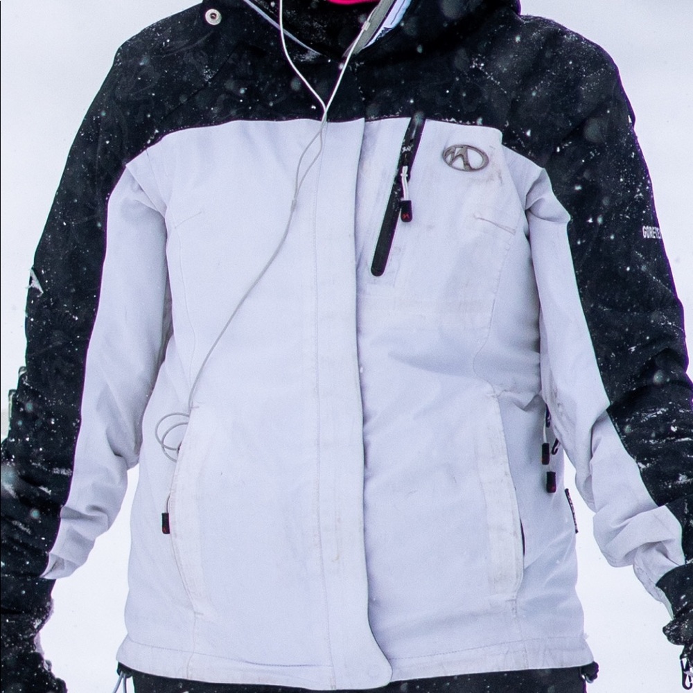 MARKET white ski jacket